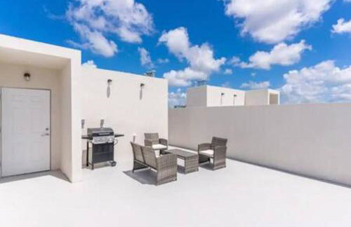 25893 Sw 144 CT · 3 Bed 2.5 Bath Townhome Rooftop 1 Parking Spot - Foto 13