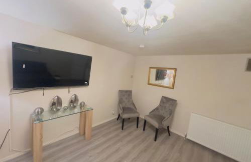 Modern & Cosy 3 Bedroom Inverkeithing home- Ideal for Edinburgh Dunfermline & St Andrews with Free Parking - Foto 3