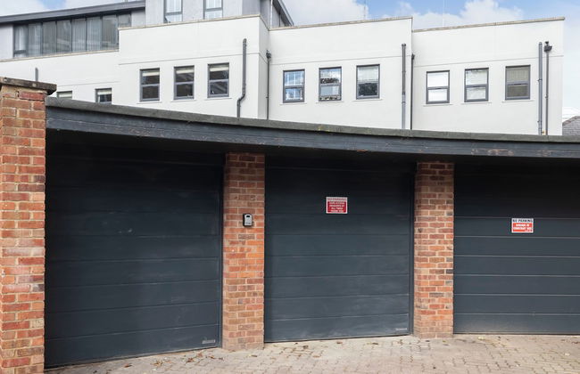 Elliot Oliver - Comfortable Five Bedroom Town Centre House With Garden & Garage - Foto 30