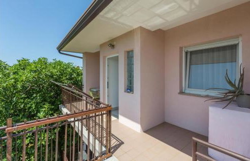 Gorgeous Apartment In Umag With Wifi - Photo 7