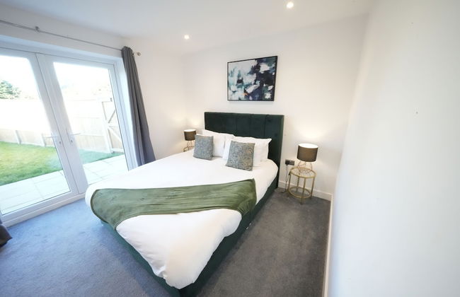 Heathrow Charge and Go - Photo 18