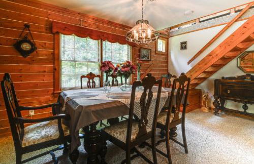 1 Mi to Rangeley Lake Cabin with Wraparound Deck! - Foto 8