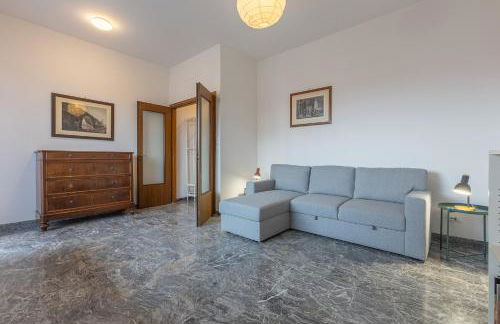 GuestHost - Roomy Apartment near UniBo & Porta San Donato - Photo 1