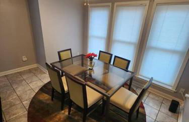 Large near Shops/Dining & easy access to freeway - Foto 34