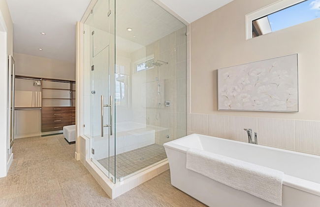 Lakeview Luxury Home in Vineyard w Infinity Pool hot tub - Photo 50