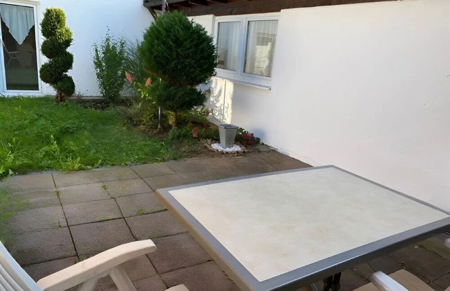 Stylish Apartment With Modern Amenities and Scenic Views - Photo 12