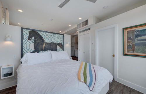 The Hive Adjacent 3rd Floor, 301 King & 302 Balcony - Photo 30