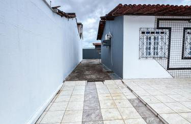 Casa de bairro tranquilo 1 a 10 pessoas com ótima localização e vigia de rua - Foto 9