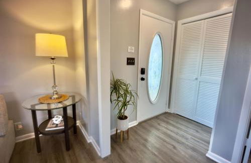 Luxury 4BR Getaway with Heated Pool & Cozy Vibes! - Foto 11