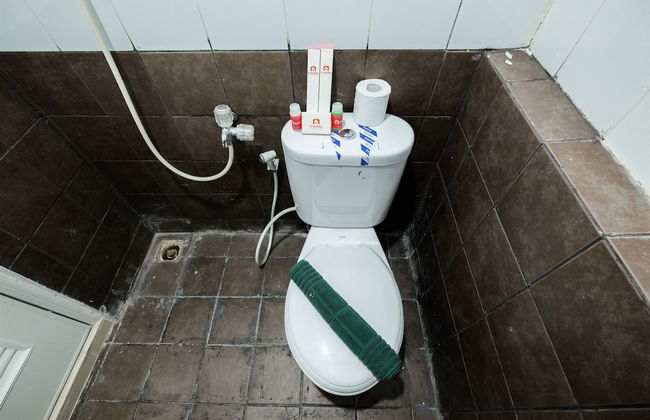 Comfortable 2BR Green Pramuka Apartment - Foto 16