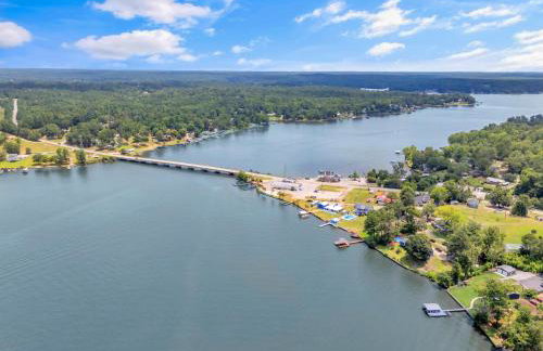 Lakefront Getaway - Dock, Pool, Sunset, Games - Foto 78