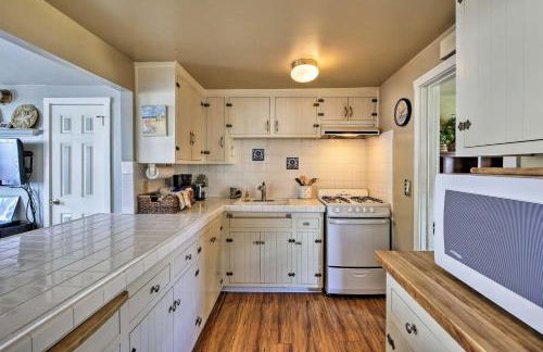 Tropical Island Escape with Deck, Walk to Avalon Bay - Foto 8