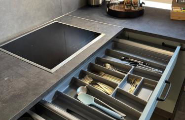 Luxus-Apartment im Herzen von Ludwigsburg - - WLAN - Klima - 24h Check-In - Waschmaschine - Terrasse - 200m vom Schloss und vom Ludwigsburger Marktplatz - - - Foto 13