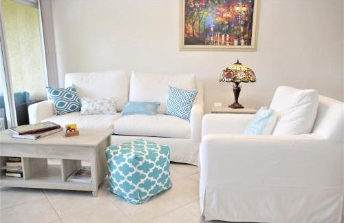 Chic Ocean Getaway - Walk to Beach, Pool & Hot Tub - Foto 4