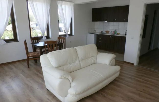 Remarkable 2-bed Apartment in Aleksandrovo - Photo 13