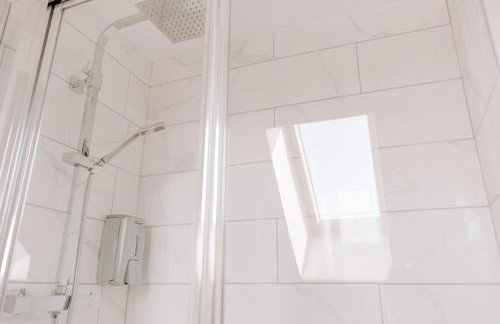 Apsley Way, 5 bed 4 bathroom house - Foto 40