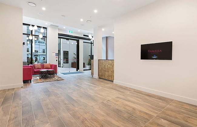 Ramada Suites By Wyndham Victoria Street West - Photo 5