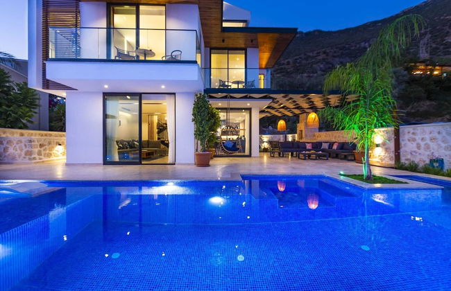 Luxurious 3 bed Villa Located in Kasantalya Turkey With Private Pool and gym - Photo 32