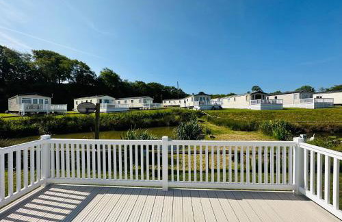 Modern two bedroom caravan with sofabed Sleeps 6 - Foto 1