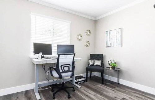 Stunning Modern Home King Bed Pool Jacuzzi Fire pit - Foto 12