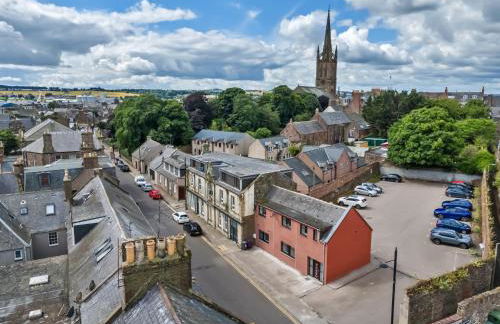 Prime Central Living 5-Bedroom 3-Bath Spacious House - Photo 36