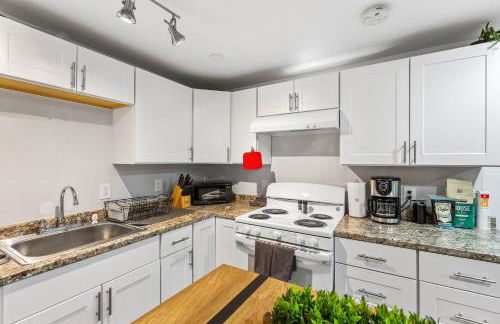 Basement with Full Kitchen and Near Downtown - Photo 9