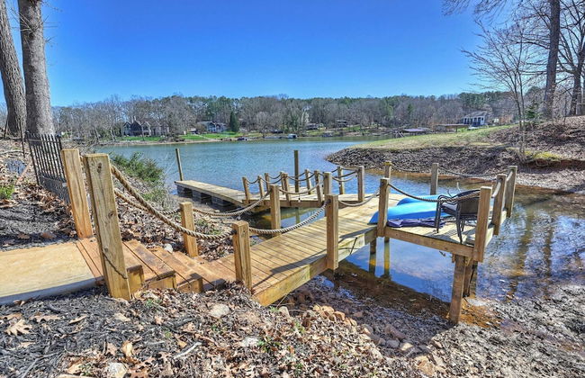 Sleeps 22, Lakefront w/ Private Dock & Pool, 2 Houses Lake Living by Avantstay - Foto 13
