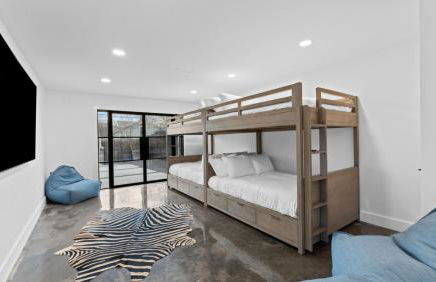 New 6 BR, 4.5B, Pool, Hot Tub, Cold Plunges, Outdoor Sauna, Bar, 9 TVs - Foto 25