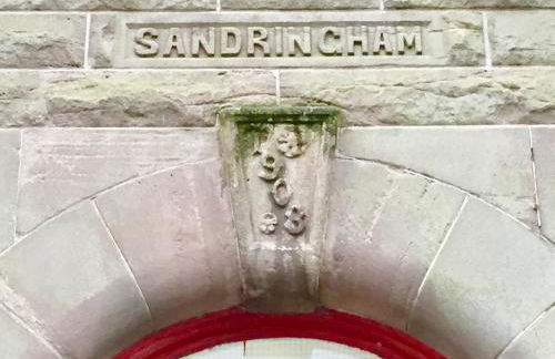 RIVER CLYDE VIEWS - PRIVATE & SPACIOUS APARTMENT - Photo 35