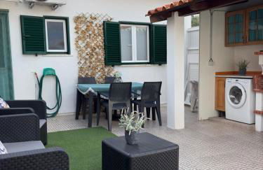 City Break-Quiet House with Private Patio - Foto 47