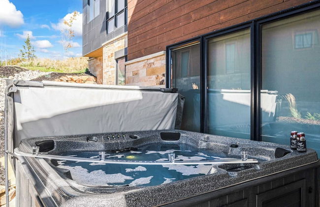 Mins to Deer Valley Lift Firepit, Game Room, Views, 5bdr Orion by Avantstay - Photo 49