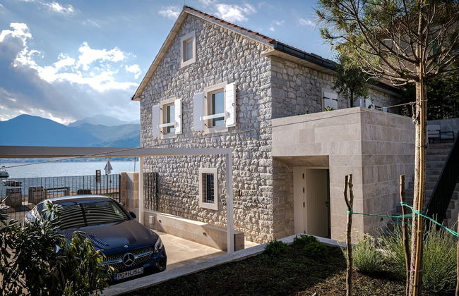 Villa Lastva is a Five Star Seafront Luxury Villa With Privite Pool - Foto 69