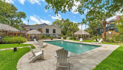 Waterfront oasis with private pool, game room, fire pit and volleyball court - Foto 4