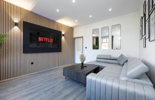 Bolton 2BR Cinema House, Free Parking, Fast WiFi, Comfortable Stay - Foto 17