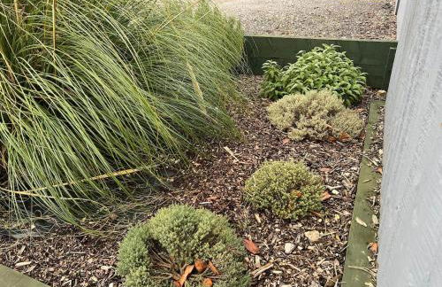 Hunters Cottage - Luxury, high end, hot hub, AC, slipper bath, couples retreat - Photo 10