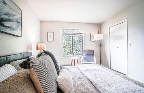 Modern Microsoft Redmond Campus Condo with Balcony - Foto 19