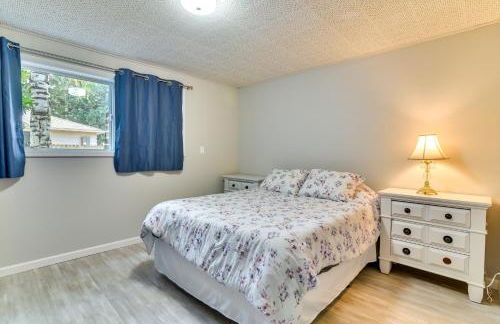 Serene Forest Grove Home with Deck and Stunning Views! - Foto 10