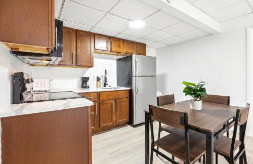 East 120 I Modern Refinished Apt Downtown I Gym - Foto 11