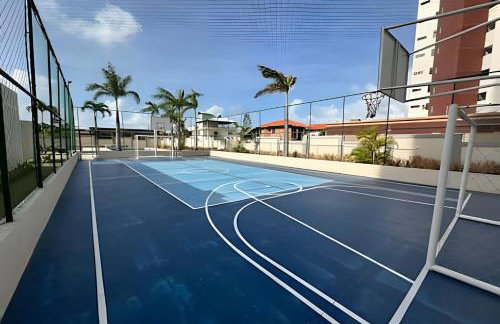 Apartamento na praia, 2 quartos e área de lazer - Foto 63