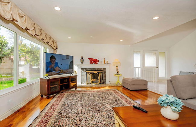 Serene Retreat & Modern Comforts in Rowland Heights - Foto 24