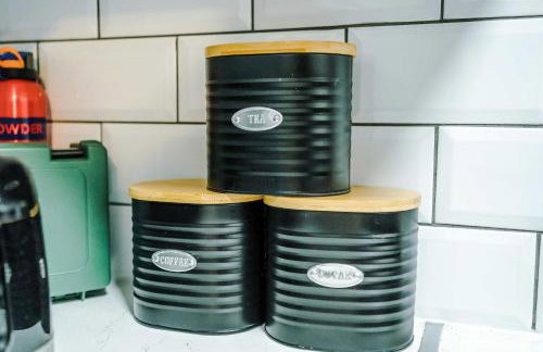 Long Stays Offers , New 2 Bed APT , Sleeps 3 , Wigan , Perfect for Relocations , Contractors , Families - Photo 18