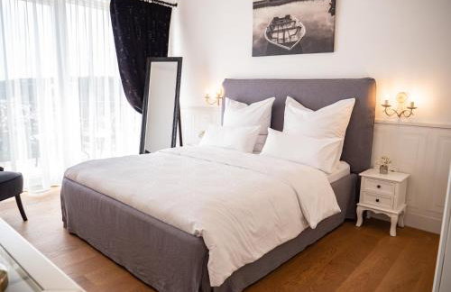 Elegant Hvar town villa with pool - Photo 28