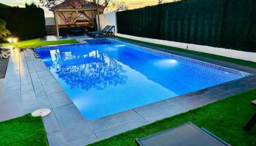 Lux Villa with Year-Round Heated Pool & Game Room - Foto 3