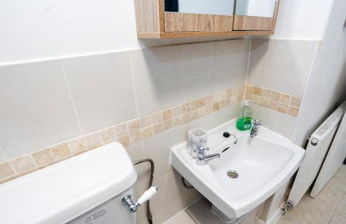 Comfy 4 Bed House near Notts City Centre - FREE Parking - Foto 29