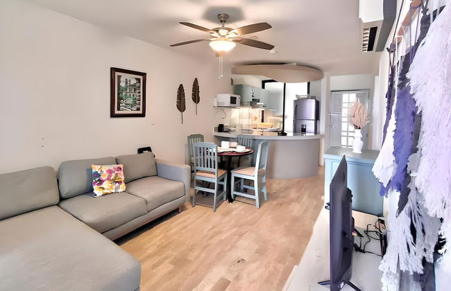 Beachfront and Ocean View Apartment - Photo 11