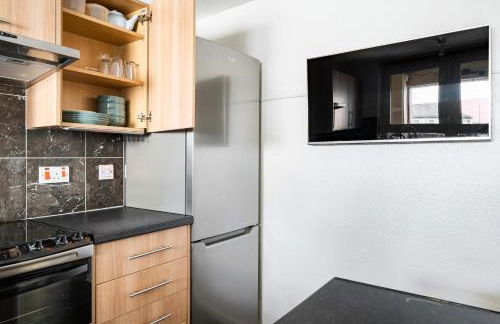 Lovely 1-bedroom property with balcony in West end - Foto 13