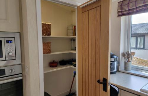 Luxury 2-Bed Lodge in Routh Sleeps 4 with Hot Tub - Foto 6