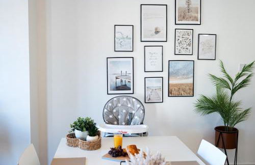 Modern Penthouse with Balcony - Near Beach & Town - Foto 12