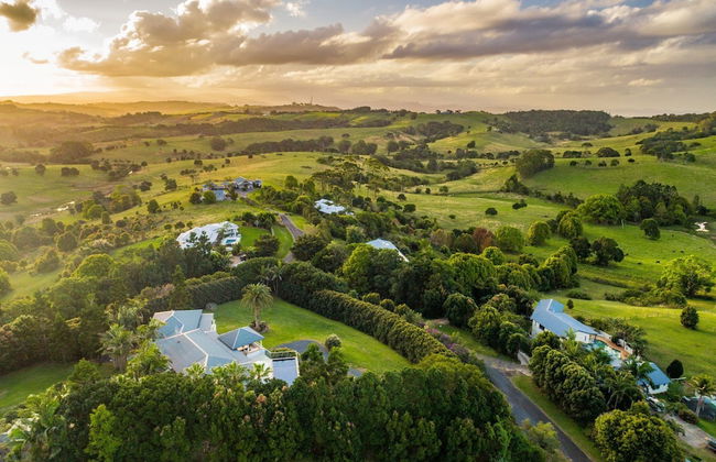 Your Luxury Escape - White Wood - Photo 22