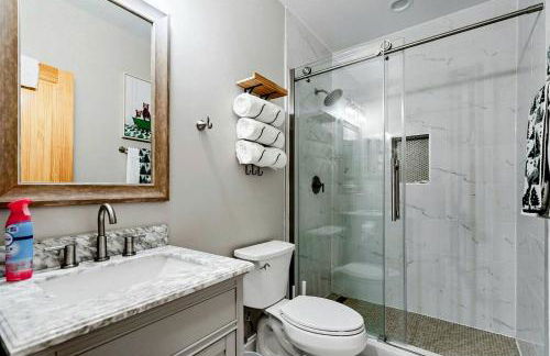 Luxurious A-Frame Mountain Retreat with Hot Tubs & Game Room Near Seneca Rocks, Milam, WV - Foto 43